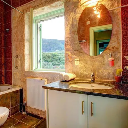 Vila Sleeps 6 Pool Air Con Wifi Perachori