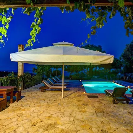Vila Sleeps 6 Pool Air Con Wifi