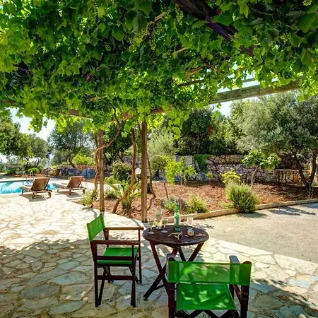 Sleeps 6 Pool Air Con Wifi *