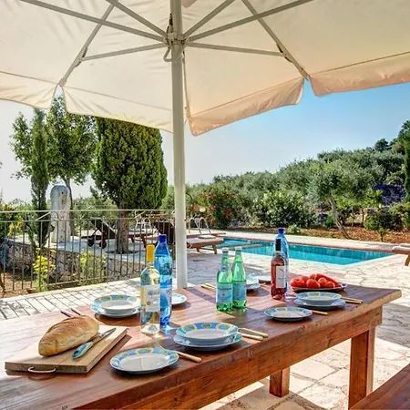 Sleeps 6 Pool Air Con Wifi * Perachori