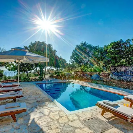 Sleeps 6 Pool Air Con Wifi *