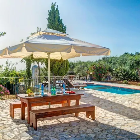 Vila Sleeps 6 Pool Air Con Wifi Perachori