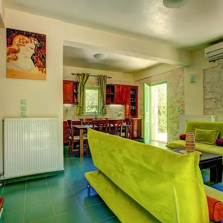 Sleeps 6 Pool Air Con Wifi Vila