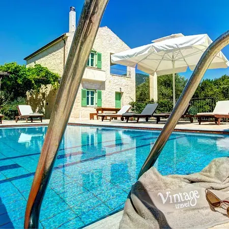 Vila Sleeps 6 Pool Air Con Wifi Perachori