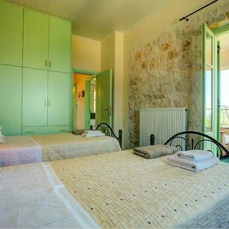 Sleeps 6 Pool Air Con Wifi Vila