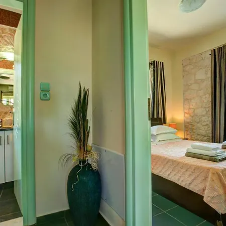 Sleeps 6 Pool Air Con Wifi Vila