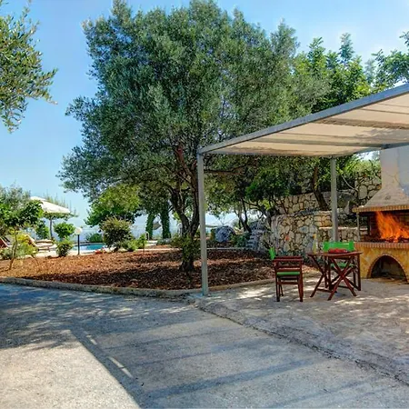 Vila Sleeps 6 Pool Air Con Wifi *
