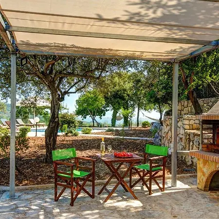 Vila Sleeps 6 Pool Air Con Wifi *