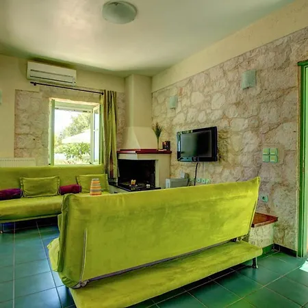 Vila Sleeps 6 Pool Air Con Wifi Perachori