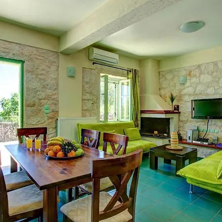 Vila Sleeps 6 Pool Air Con Wifi *