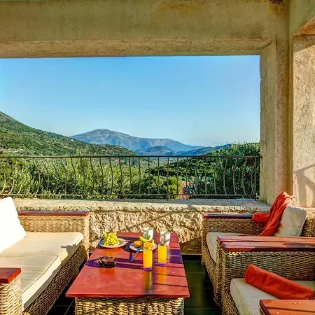 Vila Sleeps 6 Pool Air Con Wifi *