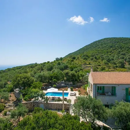 Sleeps 6 Pool Air Con Wifi