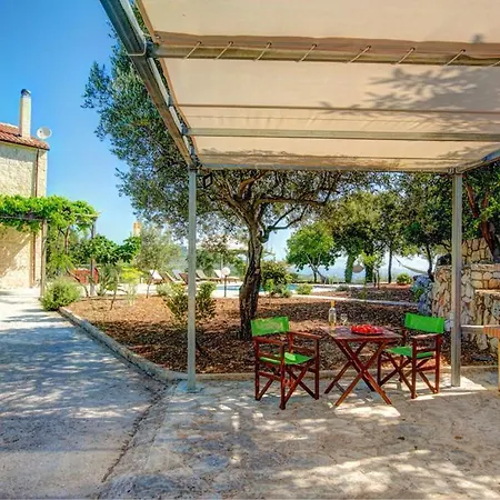 Vila Sleeps 6 Pool Air Con Wifi