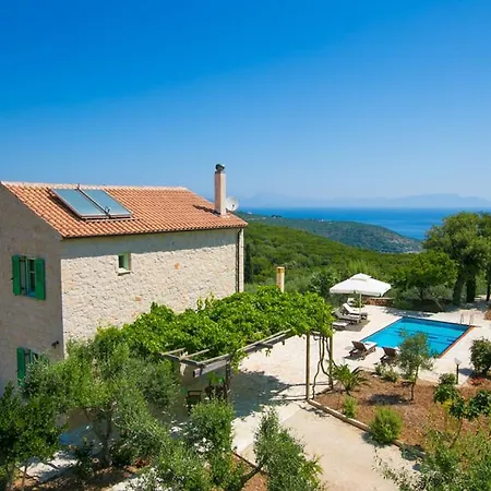 Sleeps 6 Pool Air Con Wifi * Perachori